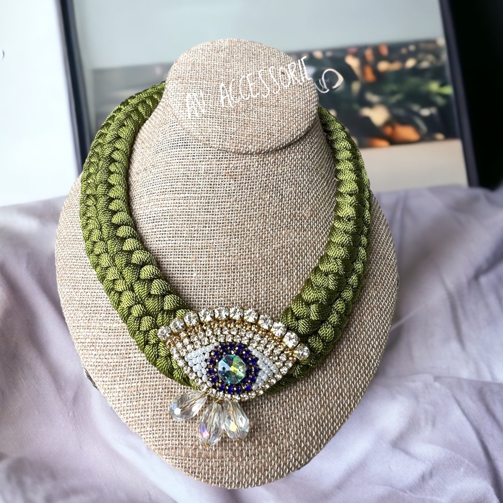 Handmade braided thread necklace - Picture 4 of 5